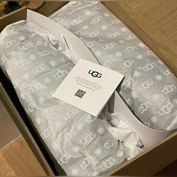 UGG Women's CLASSIC COZY BOOTIE Slipper Shoe Wmns 10 BLACK - Picture 7 of 7